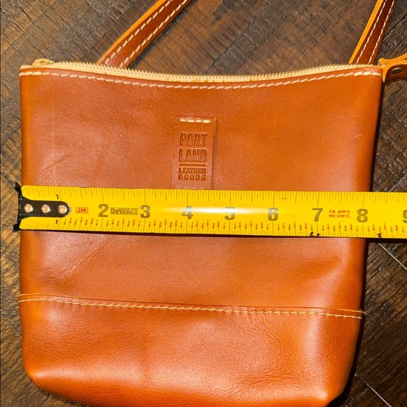 Portland Leather Festival Crossbody Bag Honey Leather Adjustable Strap - Picture 10 of 11